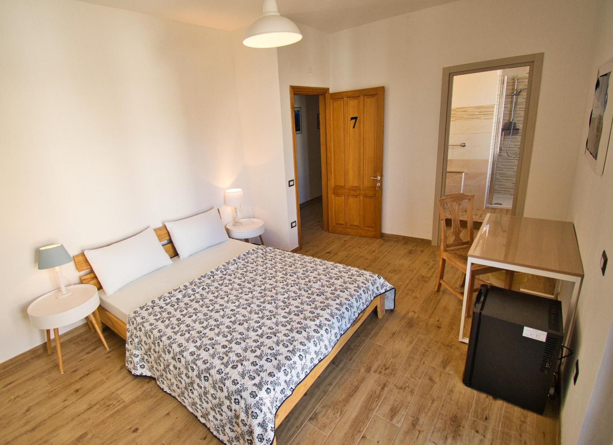 Dommu Livia Hotel Lotzorai Bagian luar foto
