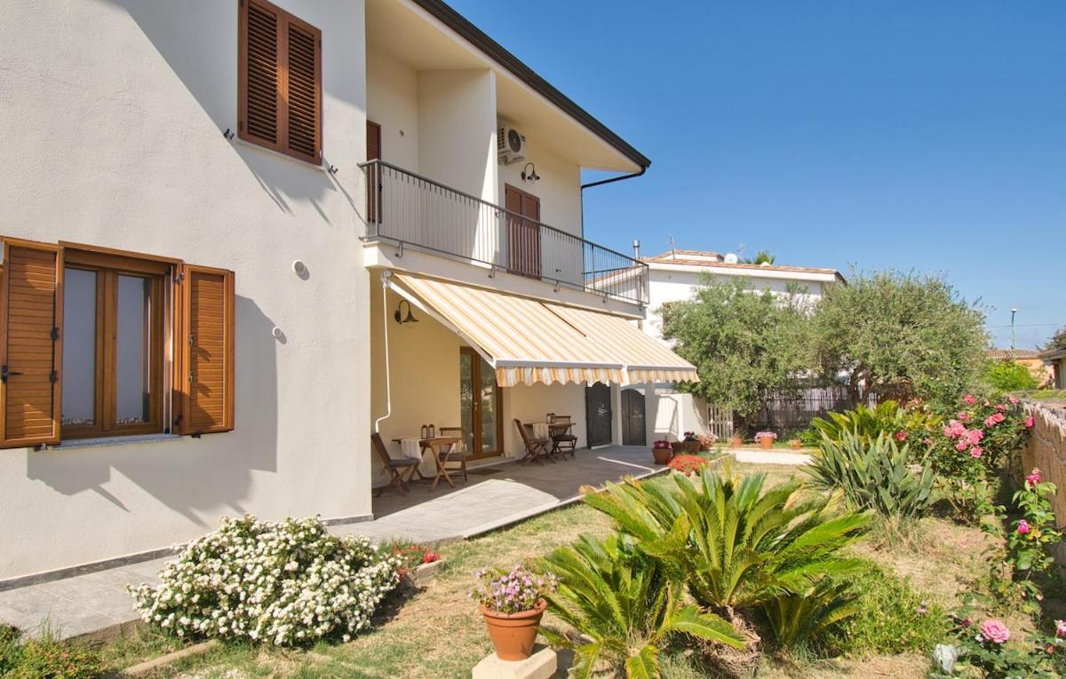 Dommu Livia Hotel Lotzorai Bagian luar foto