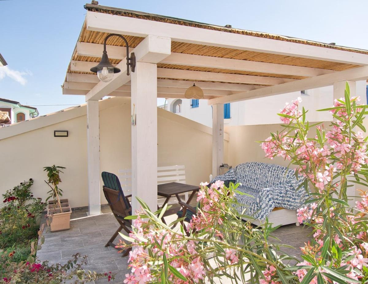 Dommu Livia Hotel Lotzorai Bagian luar foto