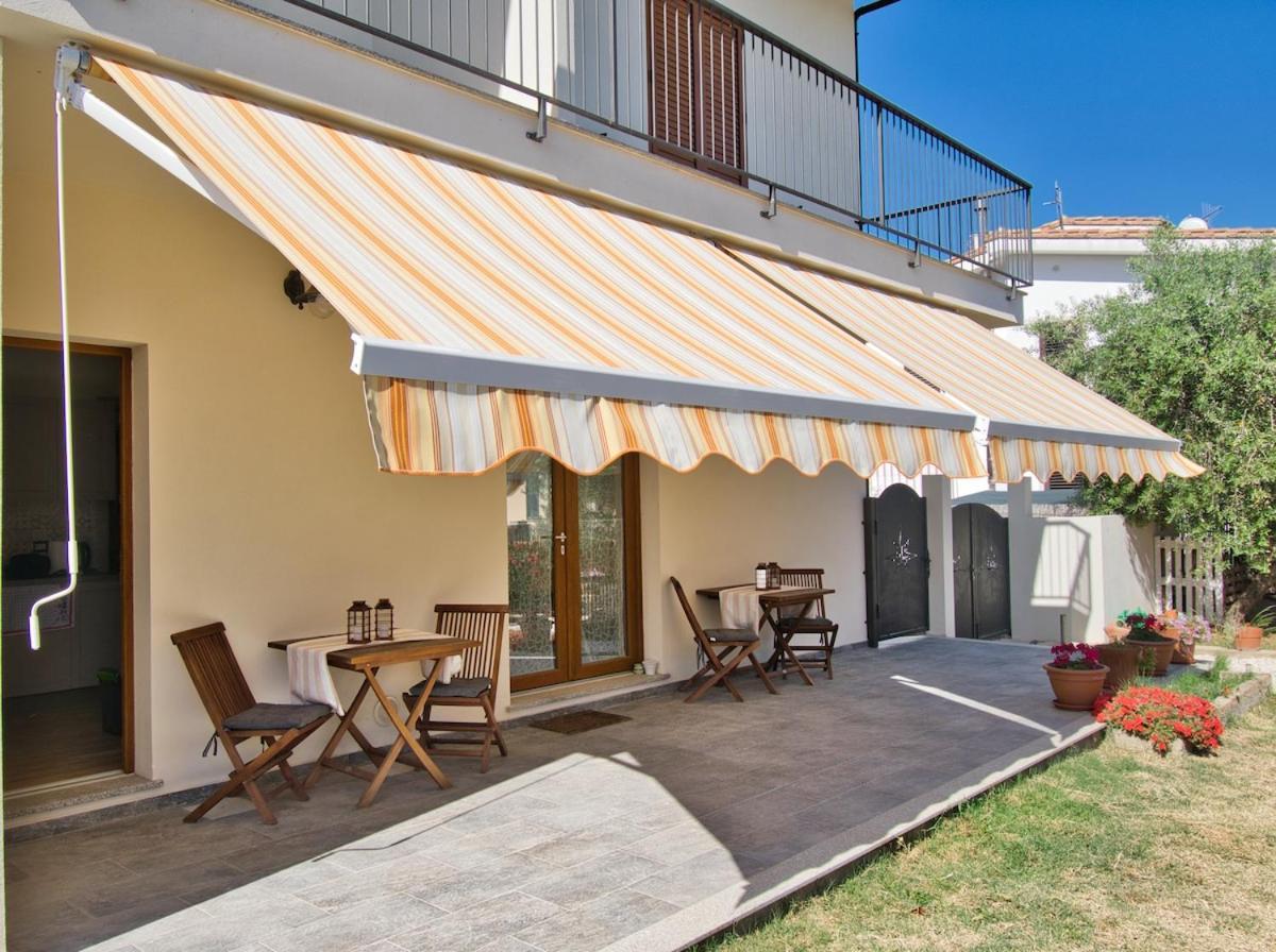 Dommu Livia Hotel Lotzorai Bagian luar foto