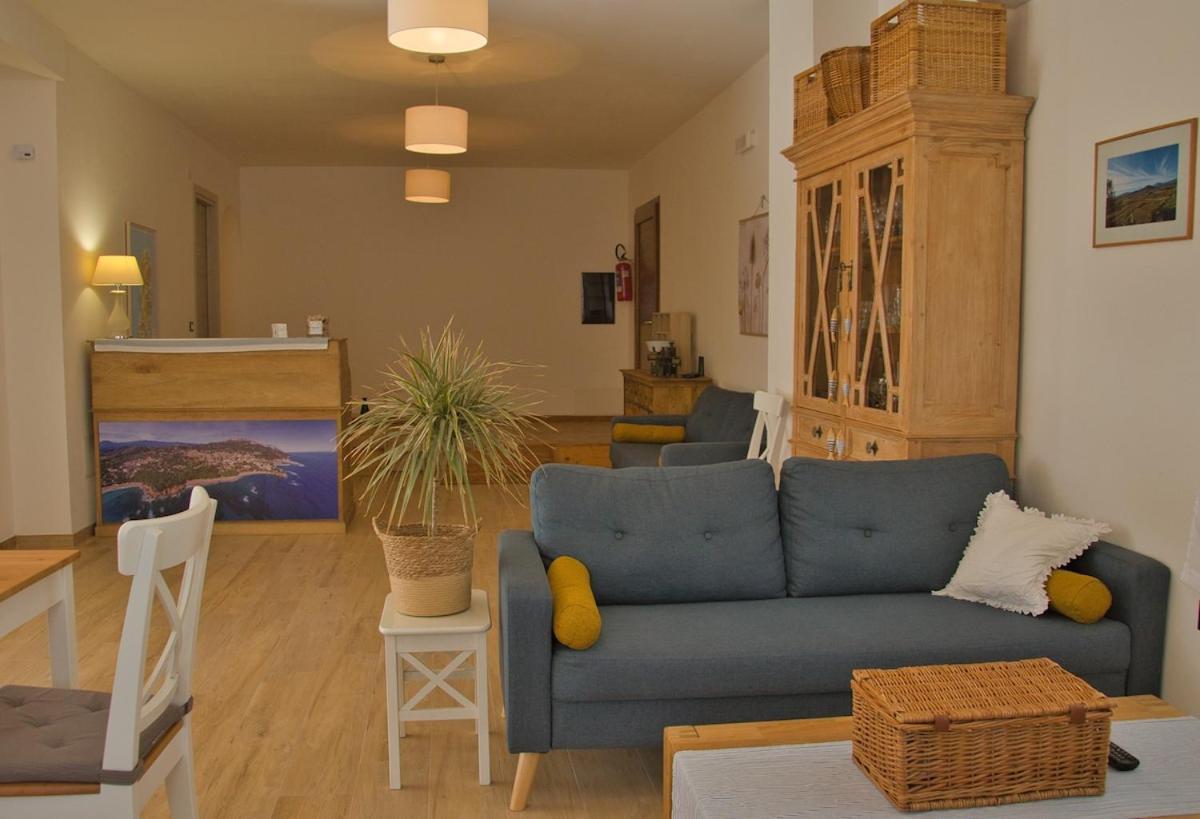 Dommu Livia Hotel Lotzorai Bagian luar foto