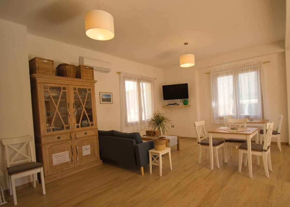 Dommu Livia Hotel Lotzorai Bagian luar foto