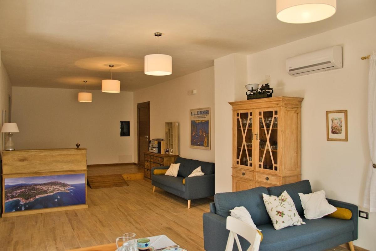 Dommu Livia Hotel Lotzorai Bagian luar foto